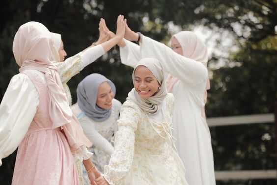 Baju Lebaran Emang Wajib?